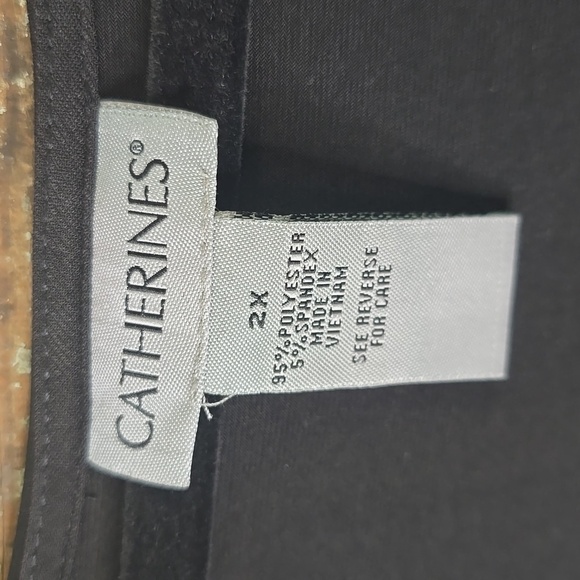 Catherines Elegant Black Sleeveless Dress With Chain Detail,  Plus Size 2X - Picture 2 of 5